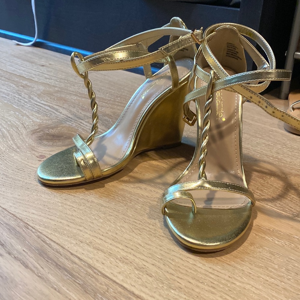 ShoeDazzle Gold, Wedge, Strap-up Sandals